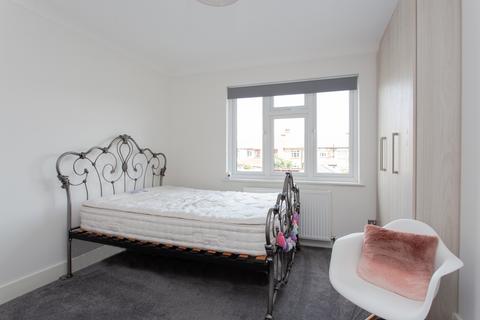 3 bedroom flat to rent, Portobello Road, W11