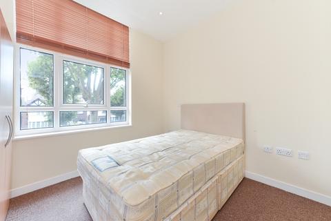 2 bedroom flat to rent, Bromyard House, W3