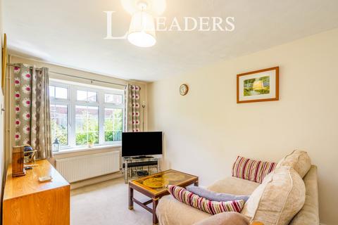 3 bedroom semi-detached house to rent, Windsor Road, Chichester PO19