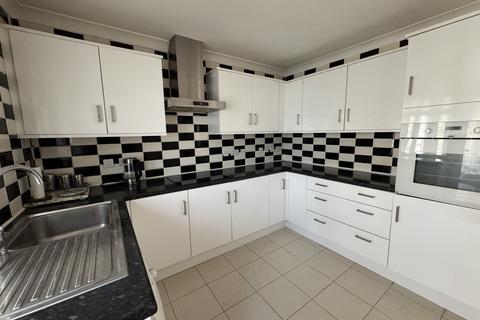 2 bedroom bungalow to rent, Plover Close