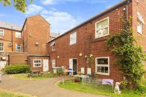 3 bedroom flat to rent, Duncombe Street, Bletchley, MK2 2LY