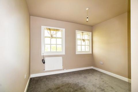 3 bedroom flat to rent, Duncombe Street, Bletchley, MK2 2LY