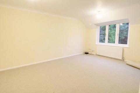 2 bedroom apartment to rent, Beecholm Mews, Cheshunt EN8