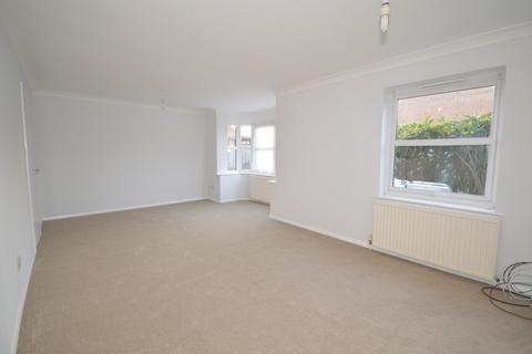 2 bedroom maisonette to rent, Aylesbury Road, Aylesbury HP22