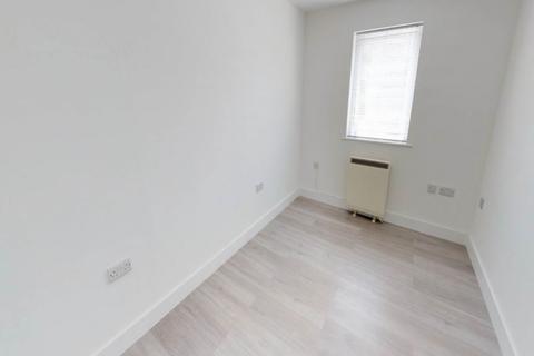 2 bedroom apartment to rent, Lake View,  Warren Avenue Southampton SO16