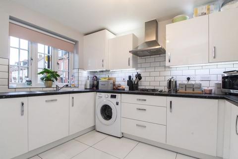 3 bedroom terraced house for sale, Hovingham Drive, Bedford MK40