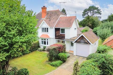 4 bedroom detached house to rent, Station Road, Wargrave