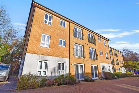 2 bedroom ground floor flat for sale, Capua Court, Crawley, West Sussex