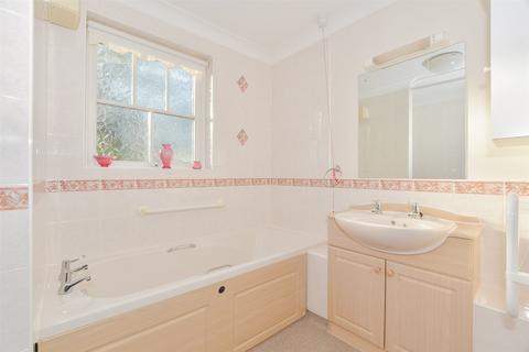 1 bedroom flat for sale, Massetts Road, Horley, Surrey