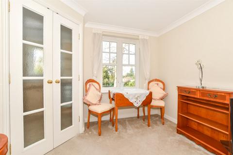 1 bedroom flat for sale, Massetts Road, Horley, Surrey