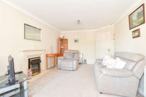 1 bedroom flat for sale, Massetts Road, Horley, Surrey