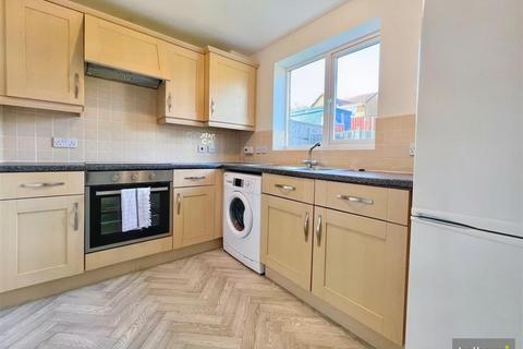 2 bedroom flat to rent, Worcester Close, Clay Cross