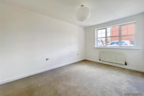 2 bedroom flat to rent, Worcester Close, Clay Cross