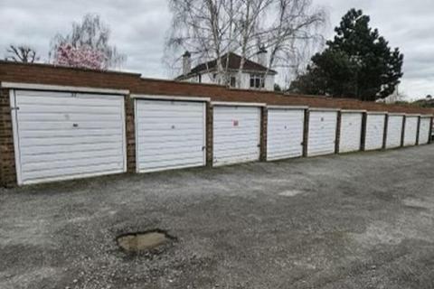 Garage to rent, Chaplaincy Gardens, Hornchurch, Essex, RM11 3SH