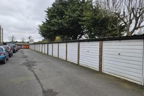 Garage to rent, Chaplaincy Gardens, Hornchurch, Essex, RM11 3SH