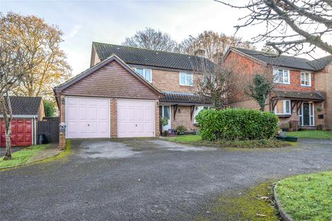 4 bedroom detached house for sale, Fairway Close, Hampshire GU30