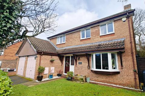 4 bedroom detached house for sale, Fairway Close, Hampshire GU30