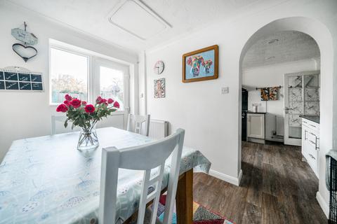 7 Fairway Close, Liphook, GU30 7XD