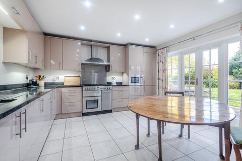 3 Burlingham Grange, North Warnborough, Hook, RG29 1FB