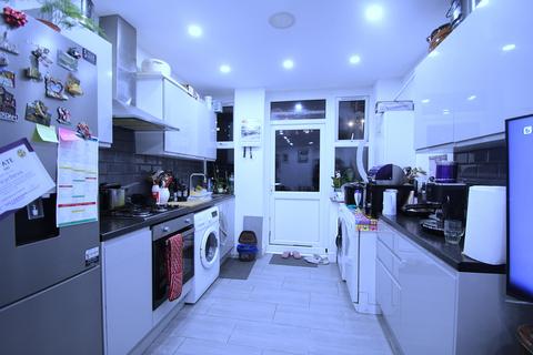 2 bedroom flat to rent, Simonds Road, Leyton, London, E10