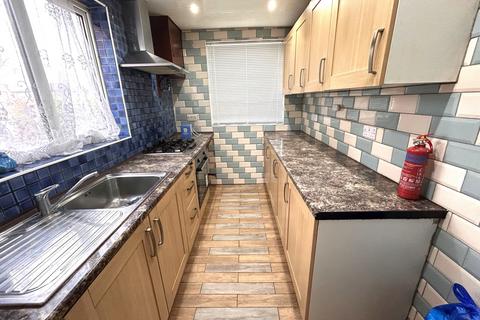 3 bedroom semi-detached house to rent, Kingsway, Manchester