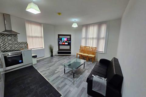 2 bedroom flat to rent, Manchester M19