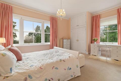 3 bedroom flat for sale, Lawnside, Albert Road South, Malvern, WR14 3AH