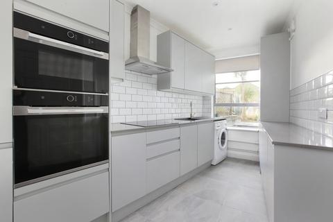 2 bedroom flat to rent, Fulham Island, London SW6