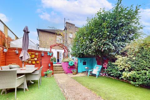 2 bedroom maisonette for sale, Queens Avenue, Greenford, UB6