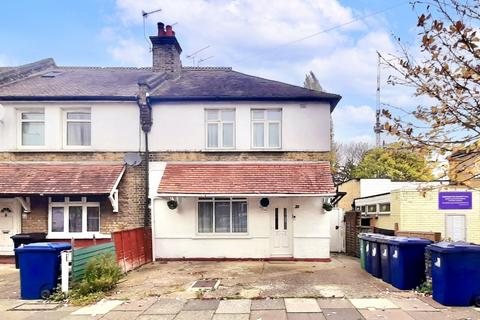 2 bedroom maisonette for sale, Queens Avenue, Greenford, UB6