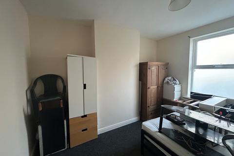 3 bedroom end of terrace house for sale, Clough Road, South Yorkshire S1