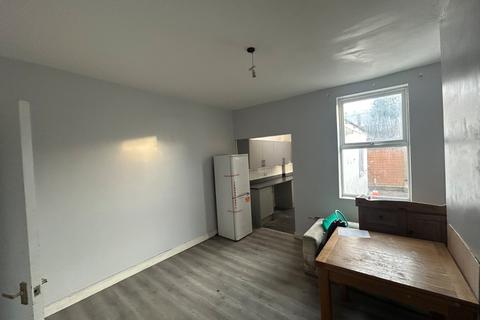 3 bedroom end of terrace house for sale, Clough Road, South Yorkshire S1