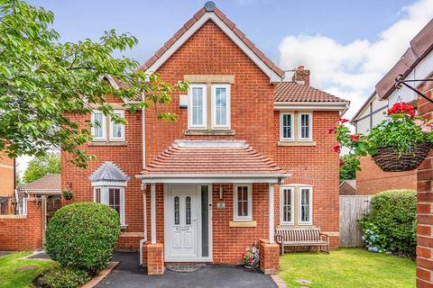 4 bedroom detached house to rent, Wicket Grove, Swinton M27