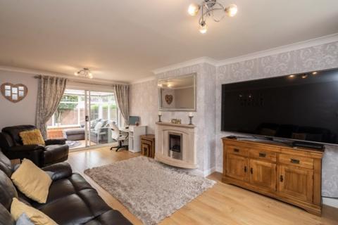 4 bedroom detached house to rent, Wicket Grove, Swinton M27