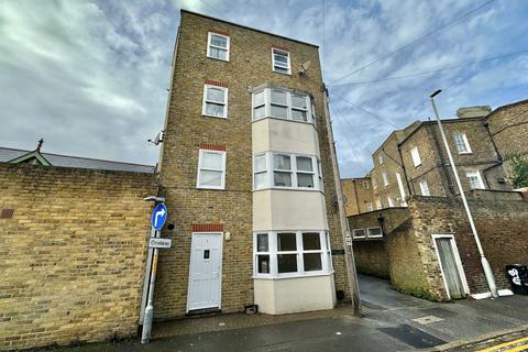 1 bedroom flat to rent, William House, Princes Crescent, Margate