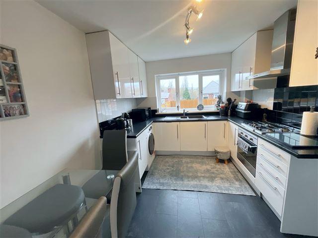 Dining/kitchen