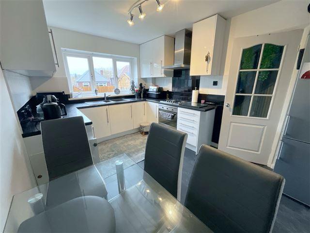 Dining/kitchen