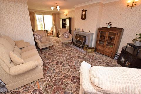 3 bedroom semi-detached house for sale, Halton Place, Cleethorpes DN35