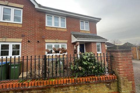 4 bedroom semi-detached house to rent, Warsash Road, Warsash