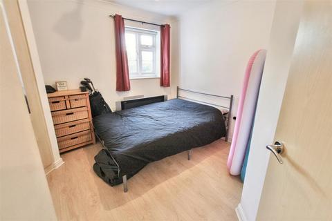 1 bedroom flat to rent, Rocheforte House, Roch Close, Rochford