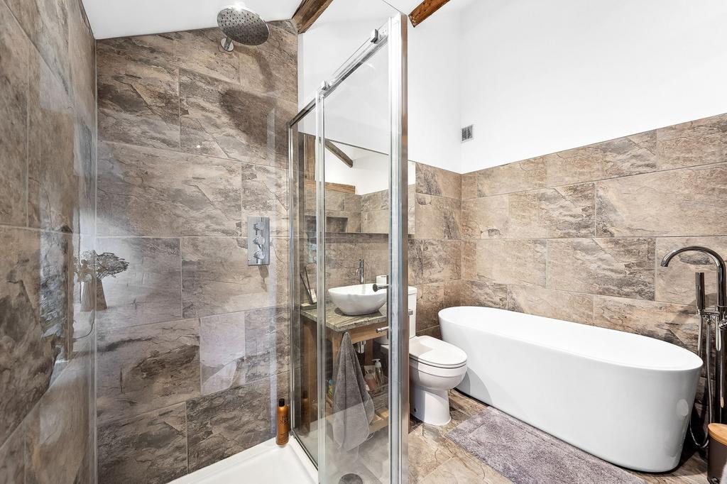 Bed 2 ensuite bathroom