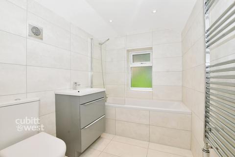 2 bedroom detached house to rent, Godstone Road Kenley CR8