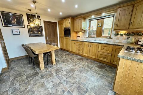 4 bedroom semi-detached house for sale, Ainley Street, Elland