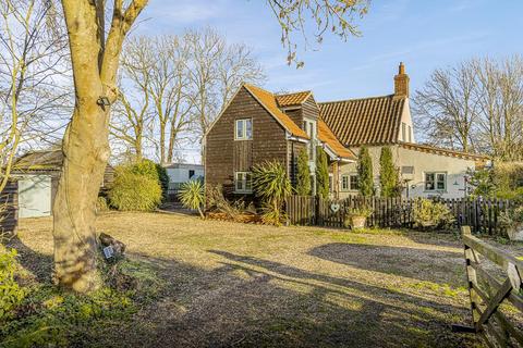 3 bedroom cottage for sale, Quadring Road, Donington