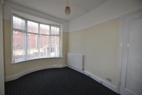 3 bedroom terraced house to rent, Emerald Street, Blackburn, BB1