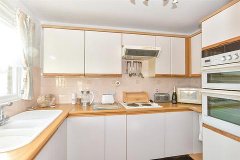 28 Bramber Square, Rustington, Littlehampton, BN16 3EJ