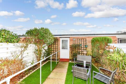 28 Bramber Square, Rustington, Littlehampton, BN16 3EJ