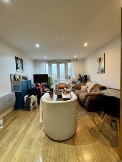 2 bedroom flat to rent, High Street, Brentford