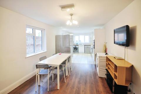 5 bedroom end of terrace house to rent, Hillside Avenue, Exeter, EX4 4NW