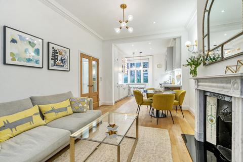 3 bedroom flat for sale, Crookham Road, Fulham